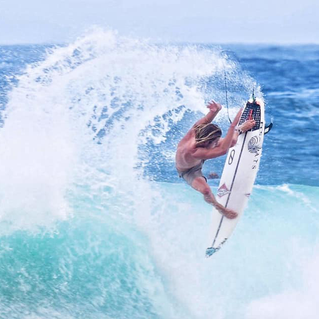 Théo Julitte surfeur pro Breton